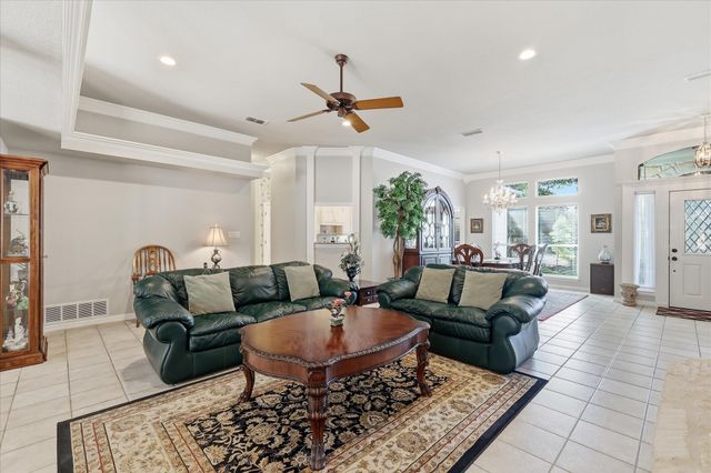 144 Saddle Brook Drive, Hudson Oaks, TX 76087