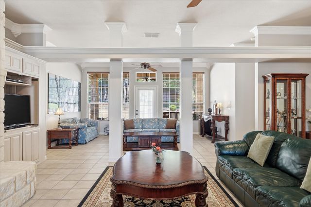 144 Saddle Brook Drive, Hudson Oaks, TX 76087