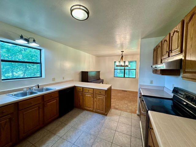 974 Geier Road, Mountain View, AR 72560