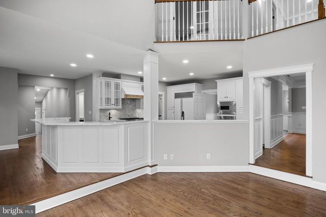 17 HARBOURTON RIDGE DR, Pennington, NJ 08534