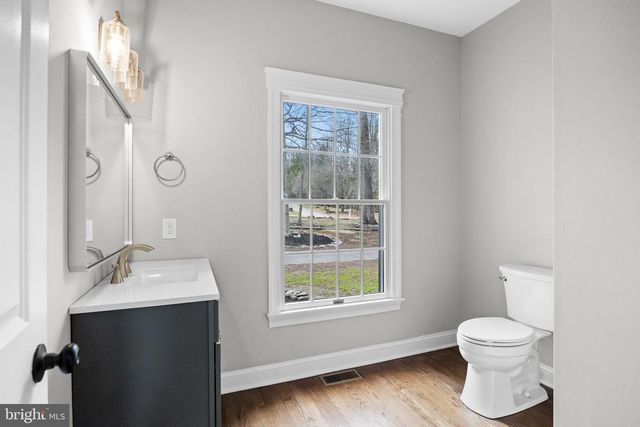 17 HARBOURTON RIDGE DR, Pennington, NJ 08534