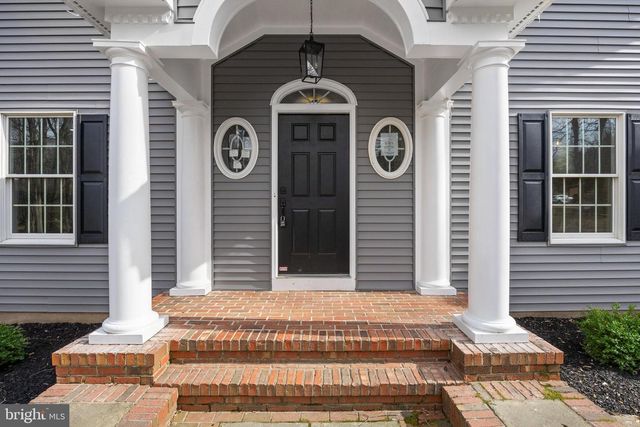 17 HARBOURTON RIDGE DR, Pennington, NJ 08534
