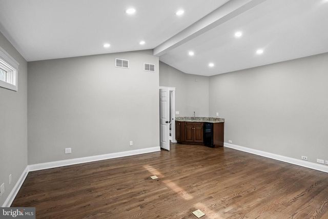 17 HARBOURTON RIDGE DR, Pennington, NJ 08534