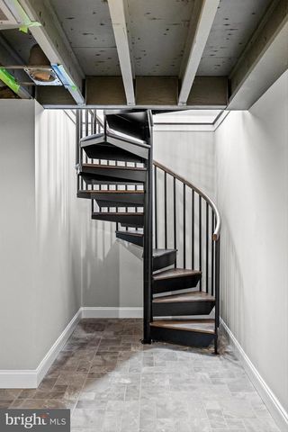 17 HARBOURTON RIDGE DR, Pennington, NJ 08534