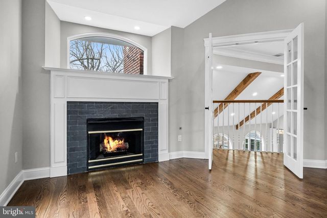17 HARBOURTON RIDGE DR, Pennington, NJ 08534