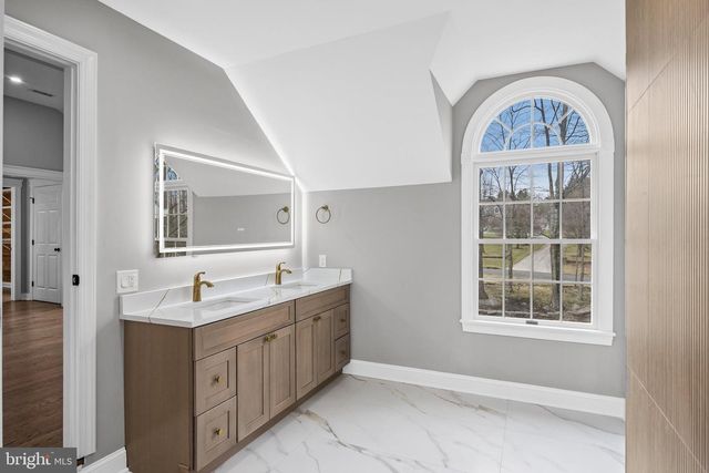 17 HARBOURTON RIDGE DR, Pennington, NJ 08534