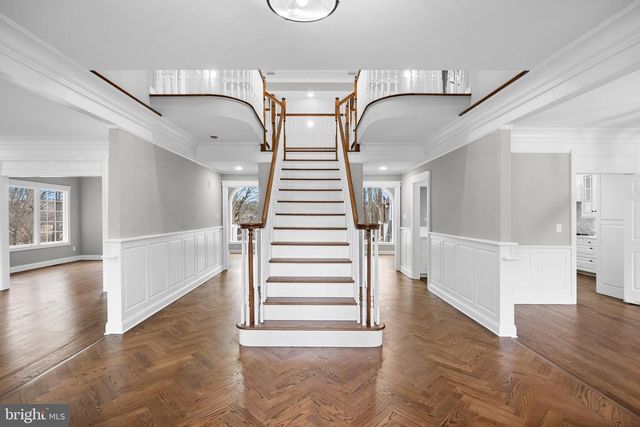 17 HARBOURTON RIDGE DR, Pennington, NJ 08534