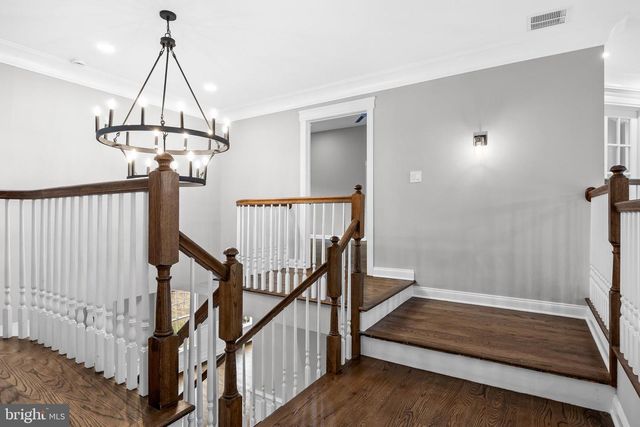17 HARBOURTON RIDGE DR, Pennington, NJ 08534