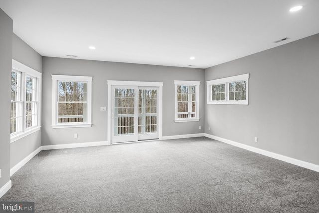 17 HARBOURTON RIDGE DR, Pennington, NJ 08534