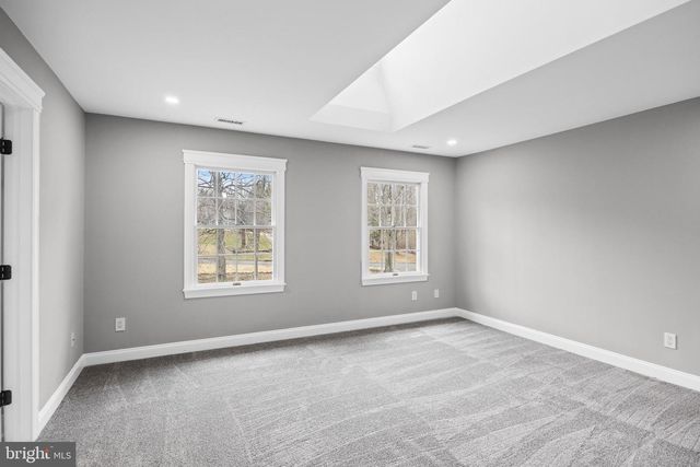 17 HARBOURTON RIDGE DR, Pennington, NJ 08534