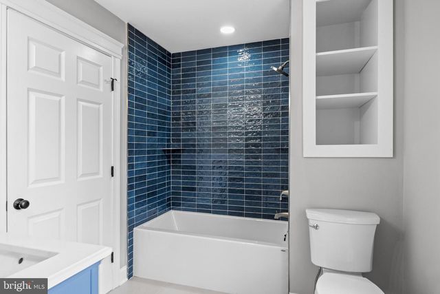 17 HARBOURTON RIDGE DR, Pennington, NJ 08534