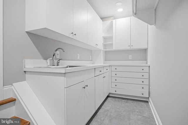 17 HARBOURTON RIDGE DR, Pennington, NJ 08534