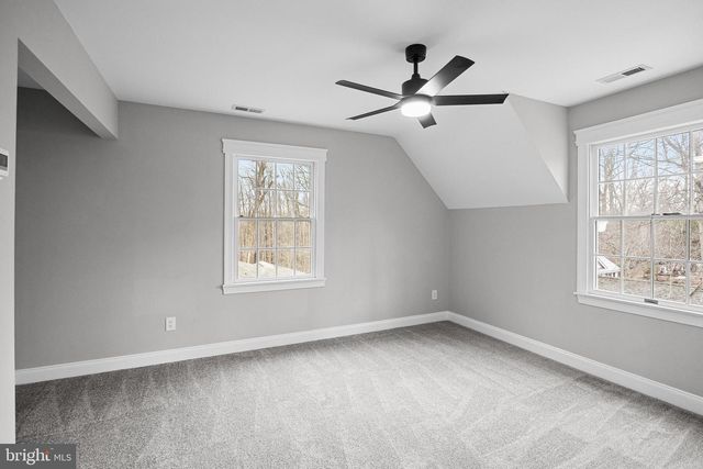 17 HARBOURTON RIDGE DR, Pennington, NJ 08534
