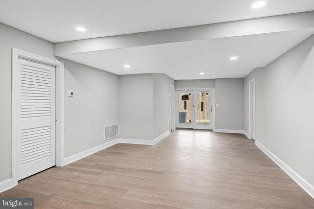 17 HARBOURTON RIDGE DR, Pennington, NJ 08534
