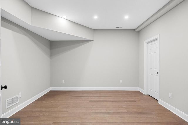 17 HARBOURTON RIDGE DR, Pennington, NJ 08534