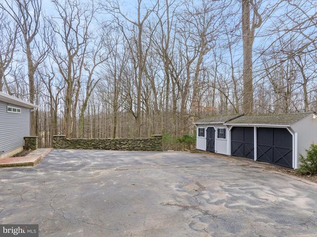 17 HARBOURTON RIDGE DR, Pennington, NJ 08534