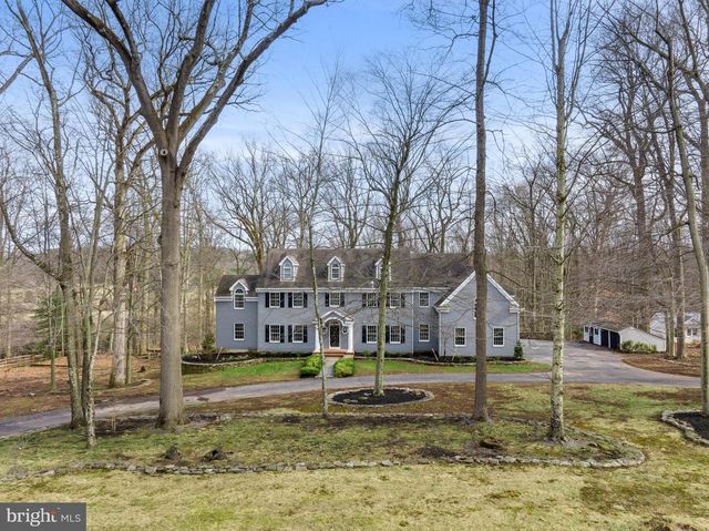 17 HARBOURTON RIDGE DR, Pennington, NJ 08534