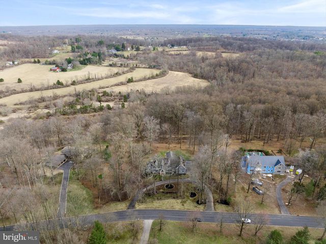 17 HARBOURTON RIDGE DR, Pennington, NJ 08534