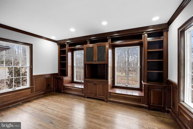 17 HARBOURTON RIDGE DR, Pennington, NJ 08534