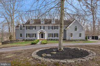 17 HARBOURTON RIDGE DR, Pennington, NJ 08534