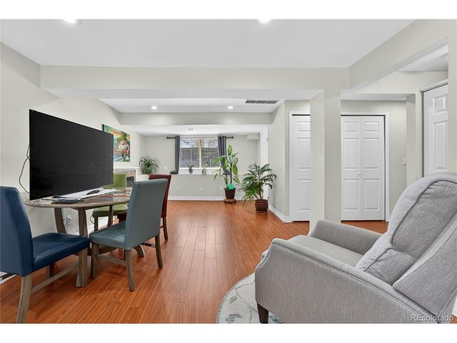952 S Quintero Ct, Aurora, CO 80017