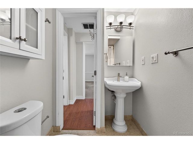 952 S Quintero Ct, Aurora, CO 80017