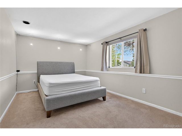 952 S Quintero Ct, Aurora, CO 80017