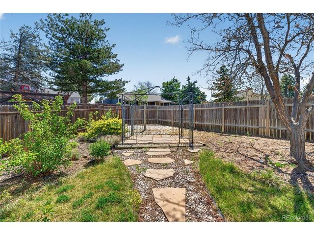 952 S Quintero Ct, Aurora, CO 80017