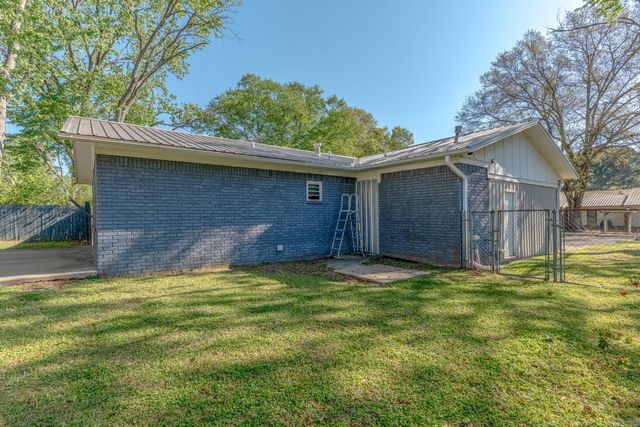 701 N Main Street, Bald Knob, AR 72010
