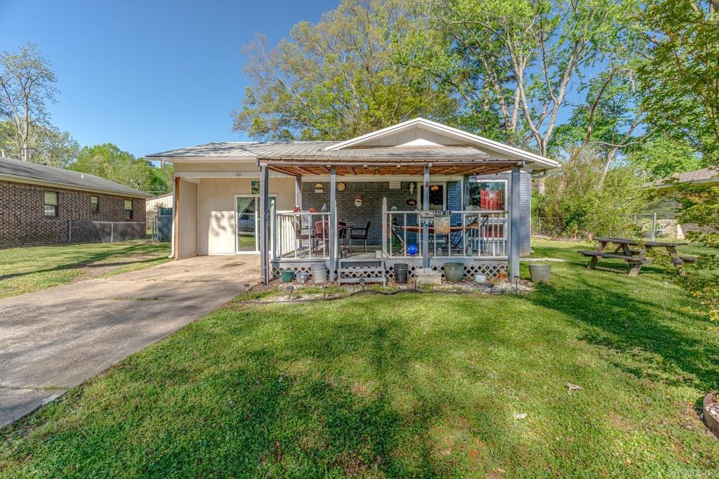 701 N Main Street, Bald Knob, AR 72010