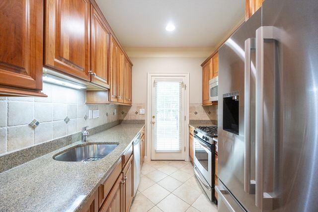 4 Lowell Dr 4, Hopkinton, MA 01748