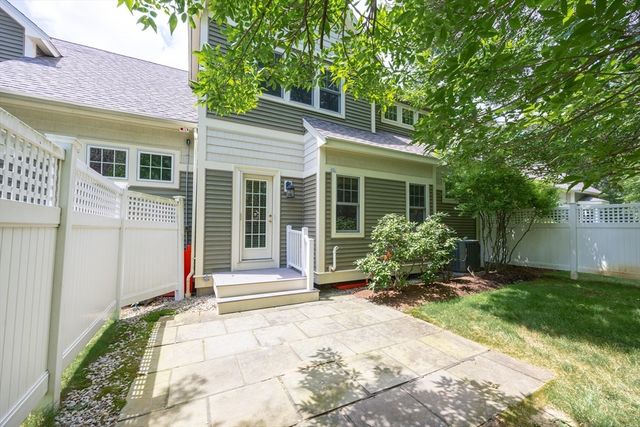 4 Lowell Dr 4, Hopkinton, MA 01748