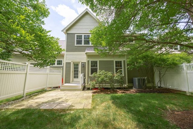 4 Lowell Dr 4, Hopkinton, MA 01748