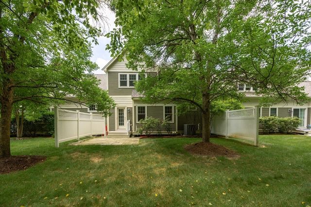 4 Lowell Dr 4, Hopkinton, MA 01748