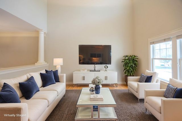 4 Lowell Dr 4, Hopkinton, MA 01748