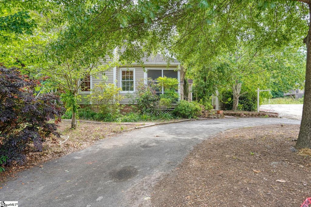 26 Hidden Springs Road, Spartanburg, SC 29302