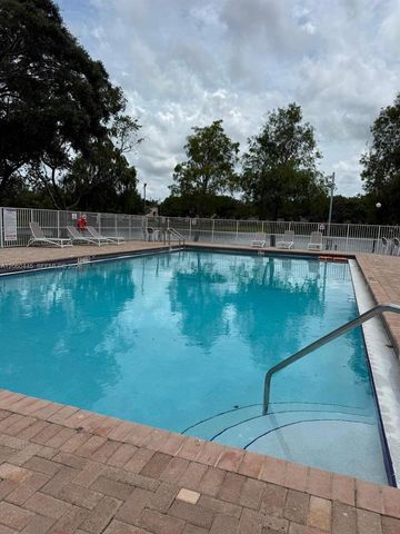 3680 N 56th Avenue 823, Hollywood, FL 33021