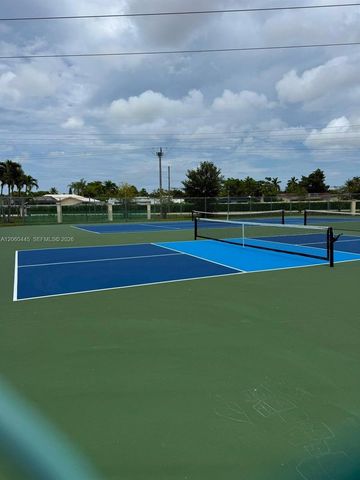 3680 N 56th Avenue 823, Hollywood, FL 33021