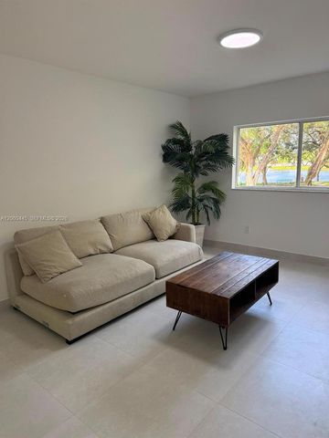 3680 N 56th Avenue 823, Hollywood, FL 33021