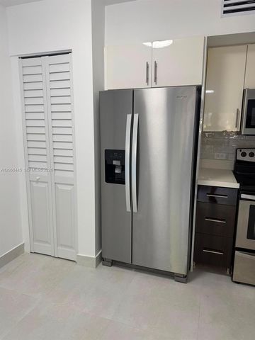3680 N 56th Avenue 823, Hollywood, FL 33021