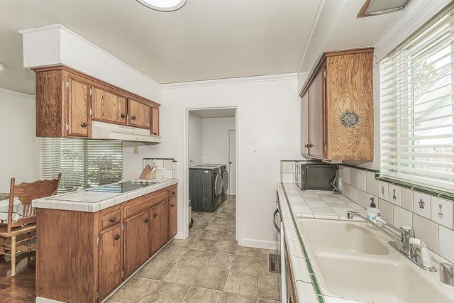 4888 E Rialto Avenue, Fresno, CA 93726