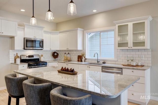 5572 W School Ridge Rd, Boise, ID 83714