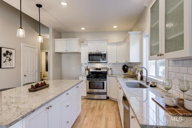 5572 W School Ridge Rd, Boise, ID 83714