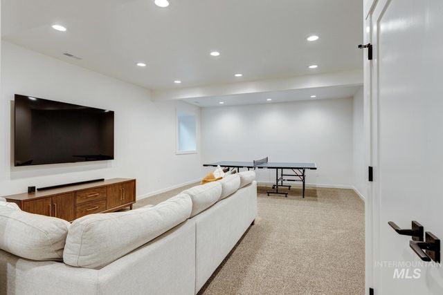 5572 W School Ridge Rd, Boise, ID 83714