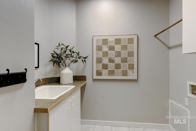 5572 W School Ridge Rd, Boise, ID 83714