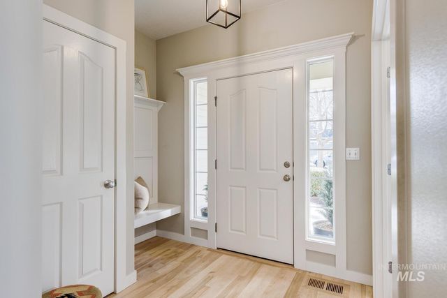 5572 W School Ridge Rd, Boise, ID 83714