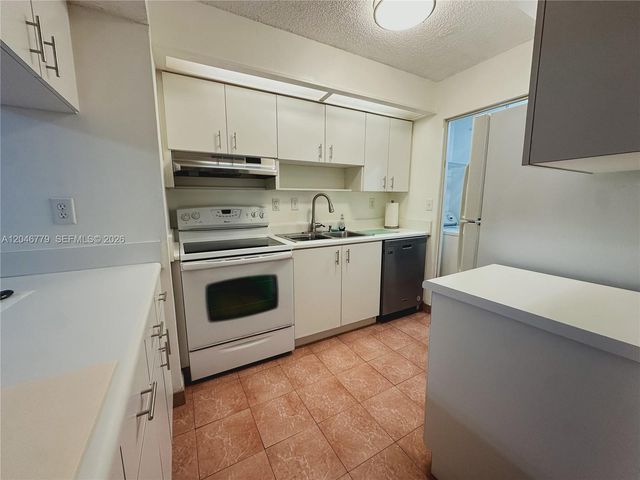 927 NE 199th Street 101, Miami, FL 33179
