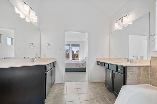 631 Breeze Hollow LN, Georgetown, TX 78628