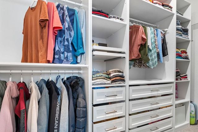 631 Breeze Hollow LN, Georgetown, TX 78628