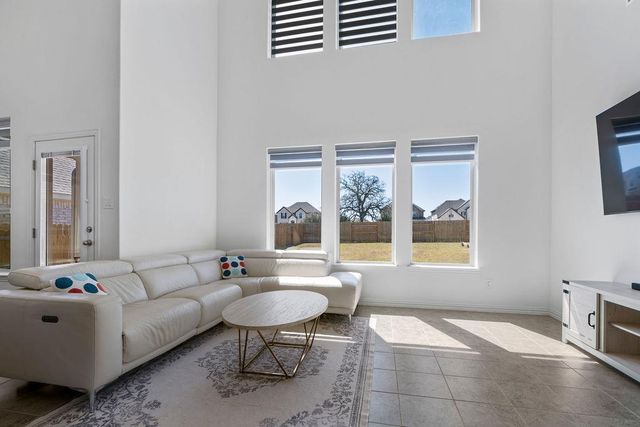 631 Breeze Hollow LN, Georgetown, TX 78628